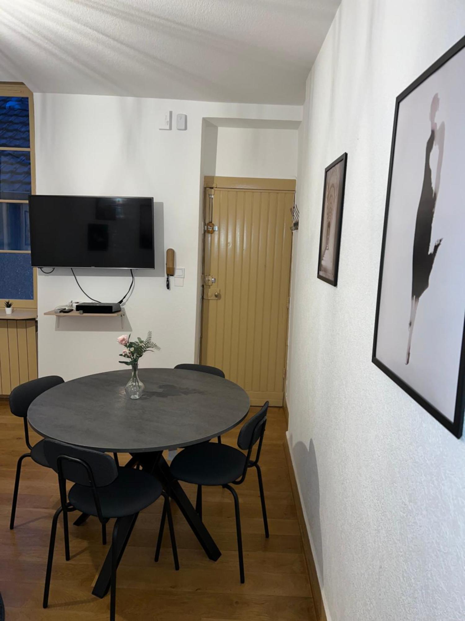 Apartment Le Zola, Avec Parking Prive Sur Demande Payant Sur Place *
