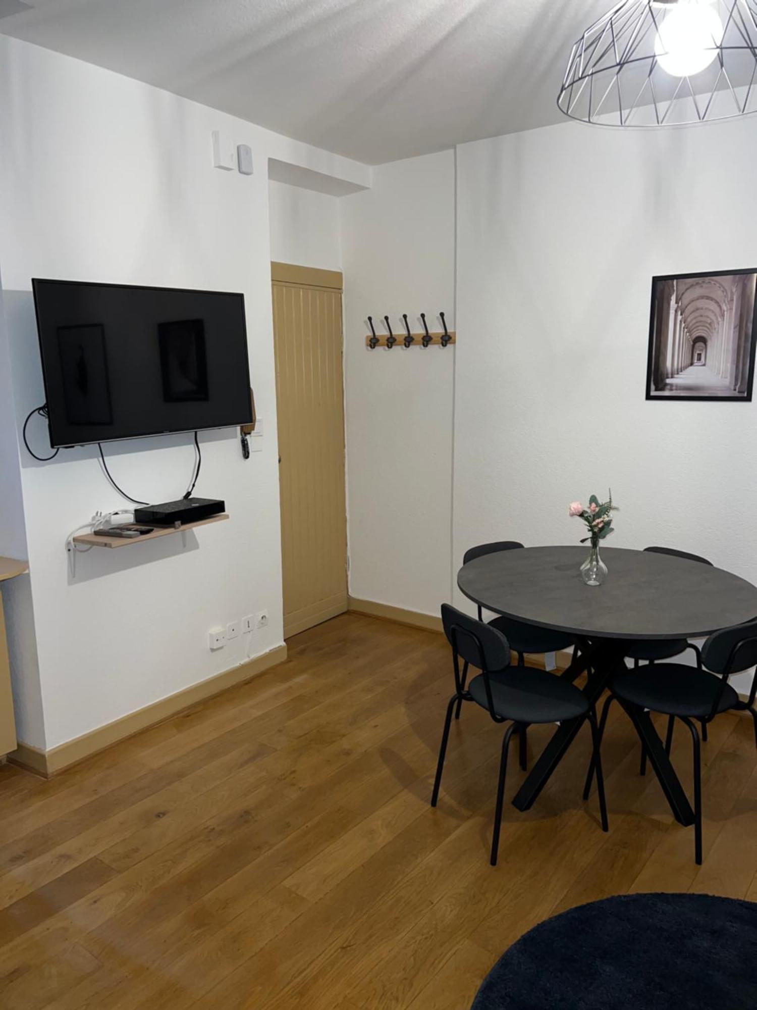 Le Zola, Avec Parking Prive Sur Demande Payant Sur Place *